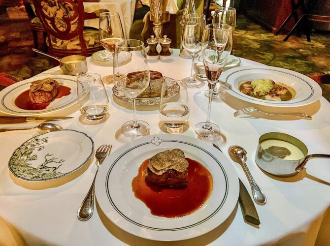 Restaurant LES CHASSES à Cernay-la-Ville, France