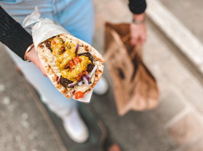 Restaurant Les Filous Lyon – Street Food Grecque à Lyon, France