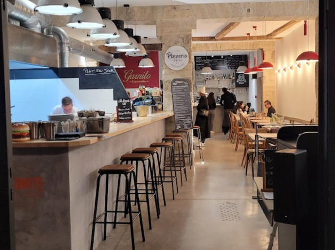 Restaurant Les Halles Mazuc à Pézenas, France