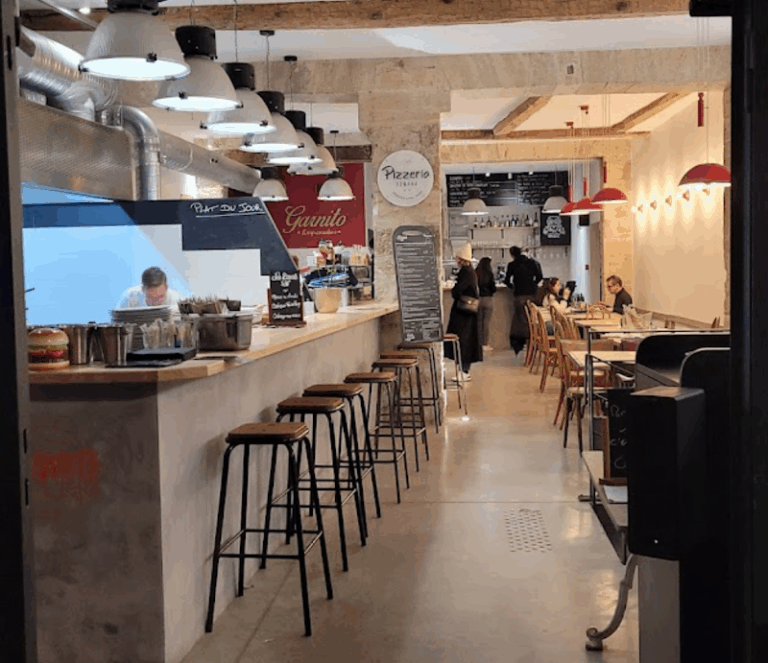 Restaurant Les Halles Mazuc à Pézenas, France