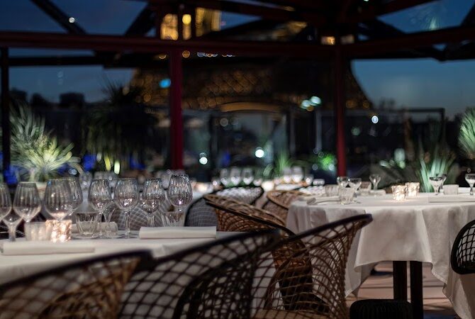 Restaurant Les Ombres à Paris, France