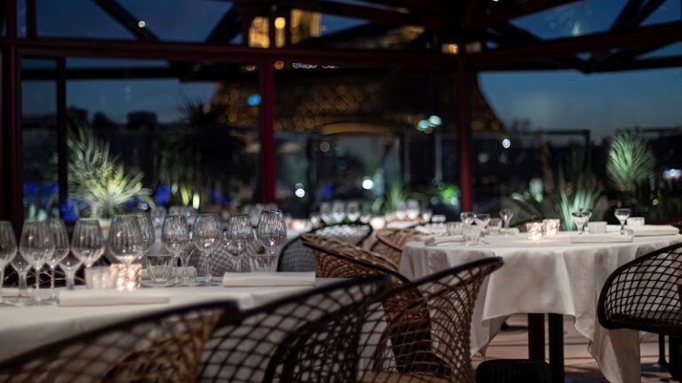 Restaurant Les Ombres à Paris, France — photo 1