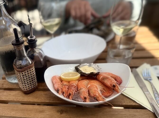 Restaurant Les pieds dans l eau à Port de Loupian, France