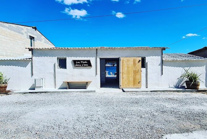 Restaurant Les pieds dans l eau à Port de Loupian, France