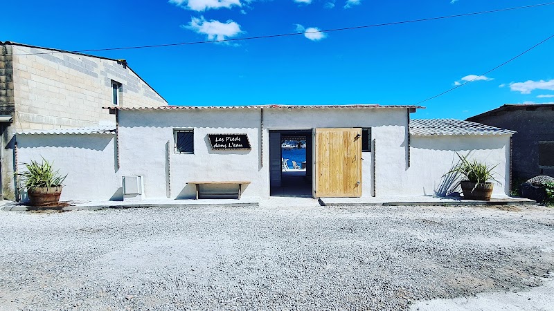 Restaurant Les pieds dans l eau à Port de Loupian, France