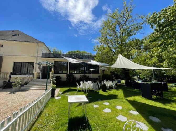 Restaurant Les Salons Léopold à Cernay-la-Ville, France