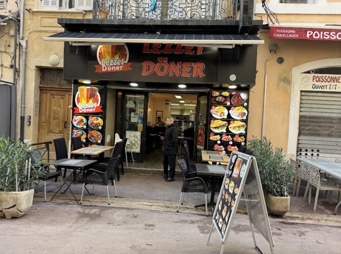 Restaurant Lezzet döner à Marseille, France