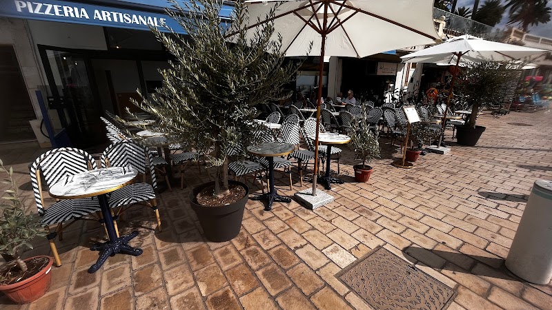 Restaurant Mamma Mia – La Spiaggia à Cannes, France — photo 3
