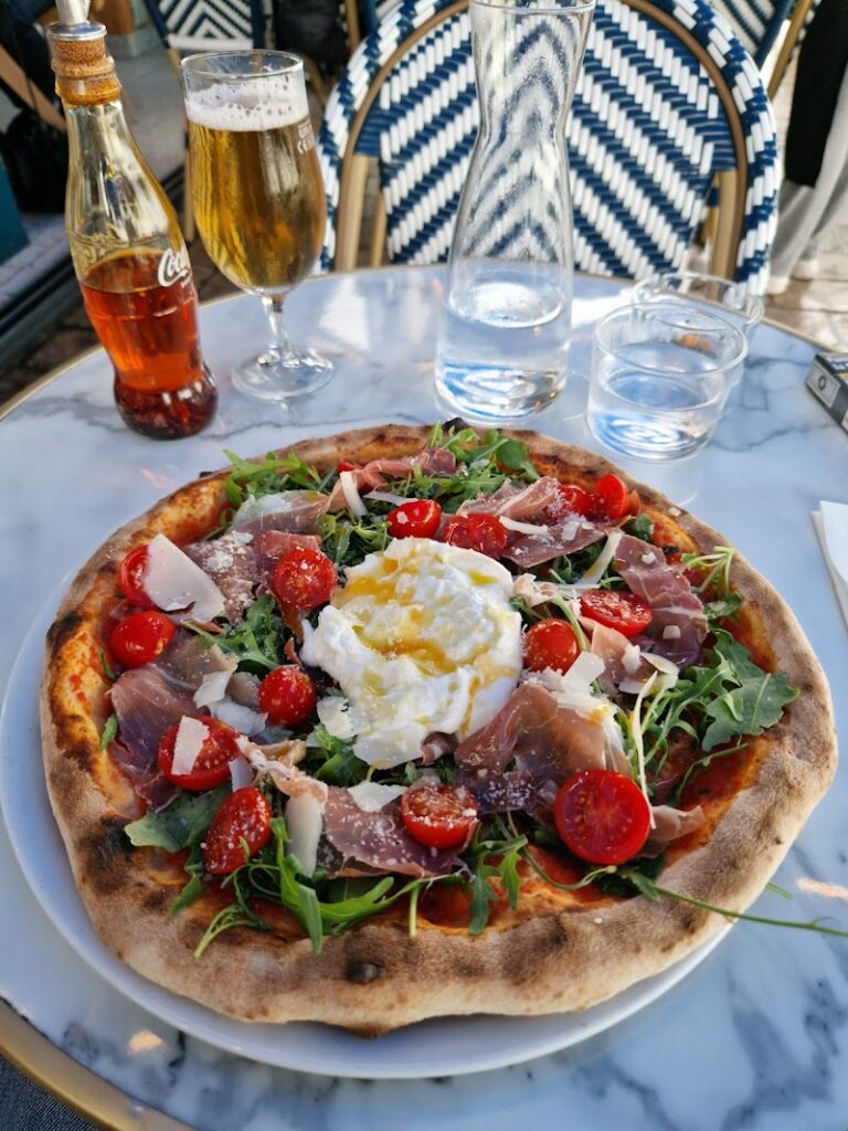 Restaurant Mamma Mia – La Spiaggia à Cannes, France