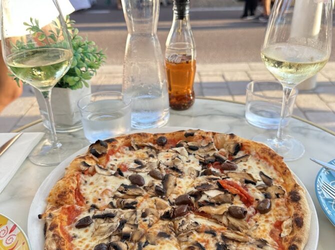 Restaurant Mamma Mia – La Spiaggia à Cannes, France