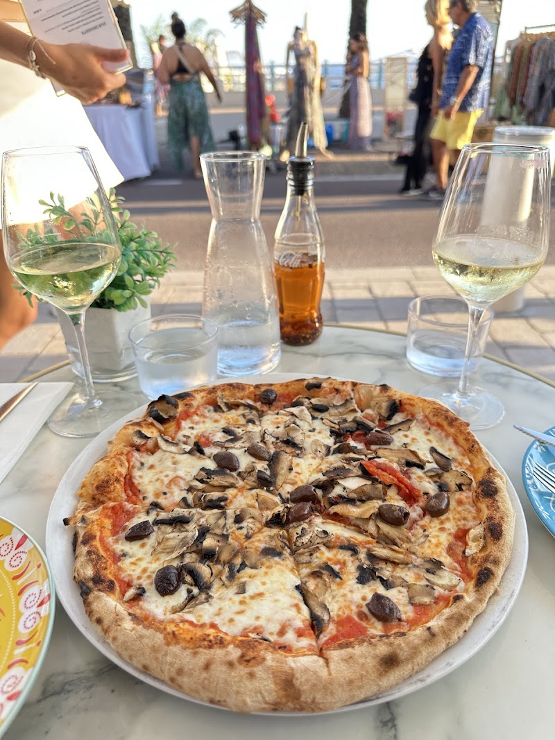 Restaurant Mamma Mia – La Spiaggia à Cannes, France — photo 2