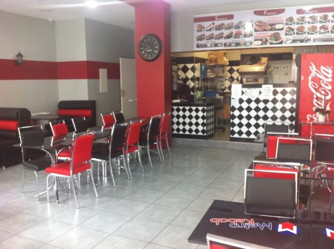 Restaurant Metro Kebab 100% veau halal fait maison à Villeurbanne, France