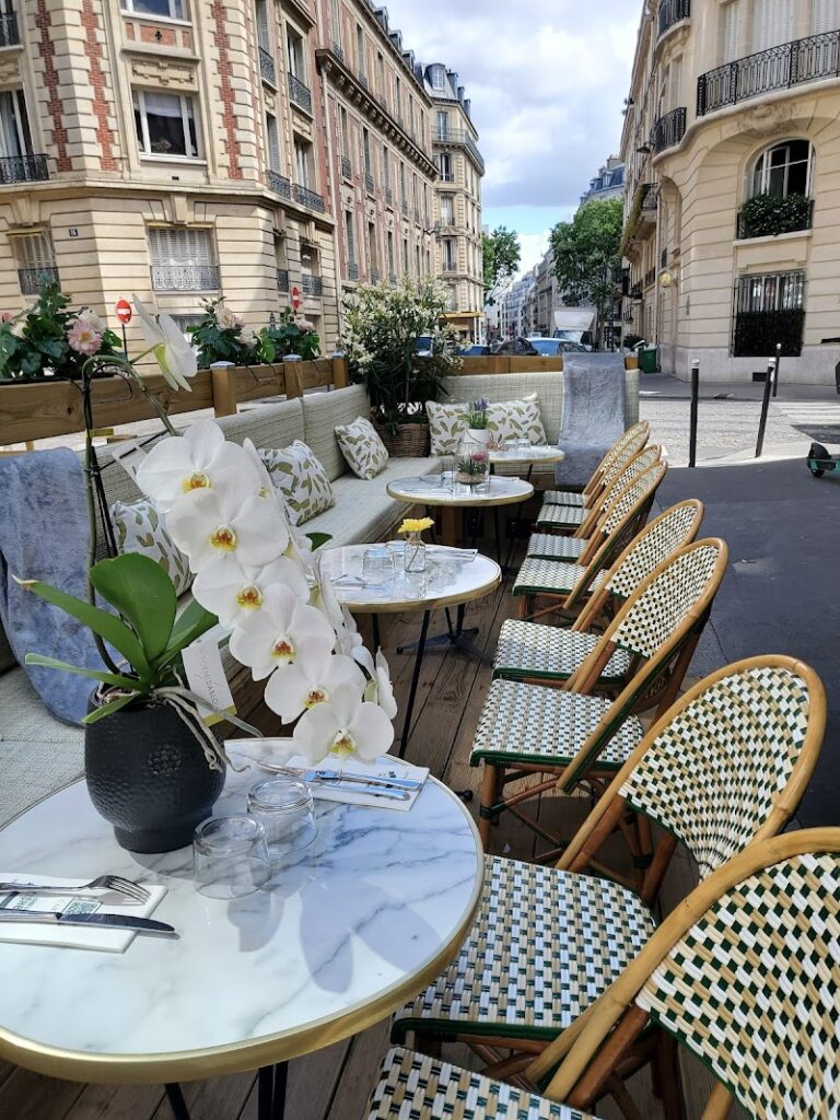 Restaurant Monsieur Bassano à Paris, France — photo 1