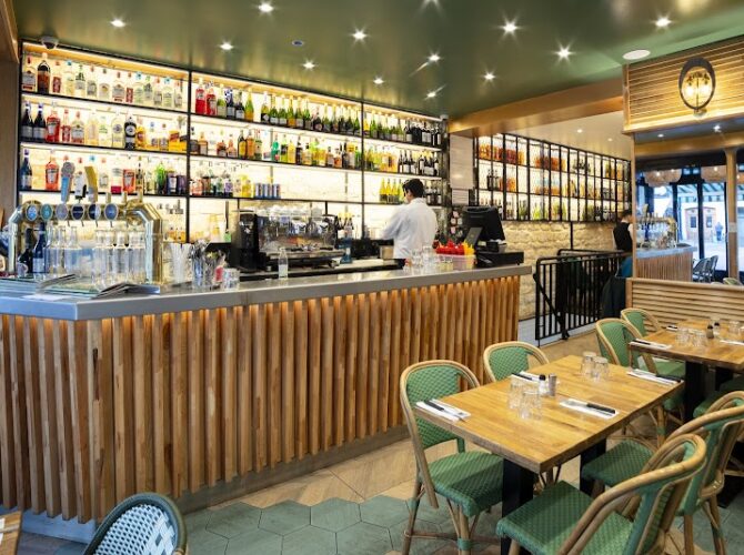 Restaurant Mont Frenchy à Paris, France