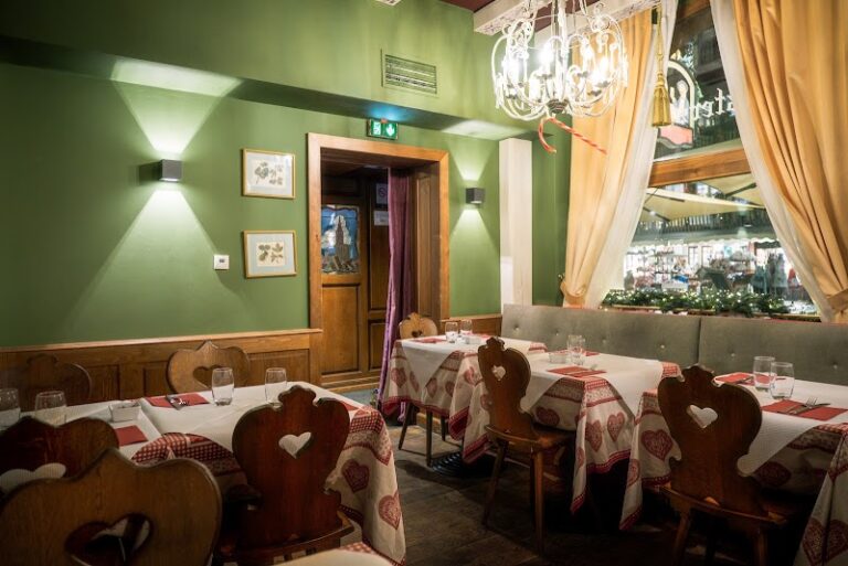 Restaurant Muensterstuewel à Strasbourg, France — photo 1