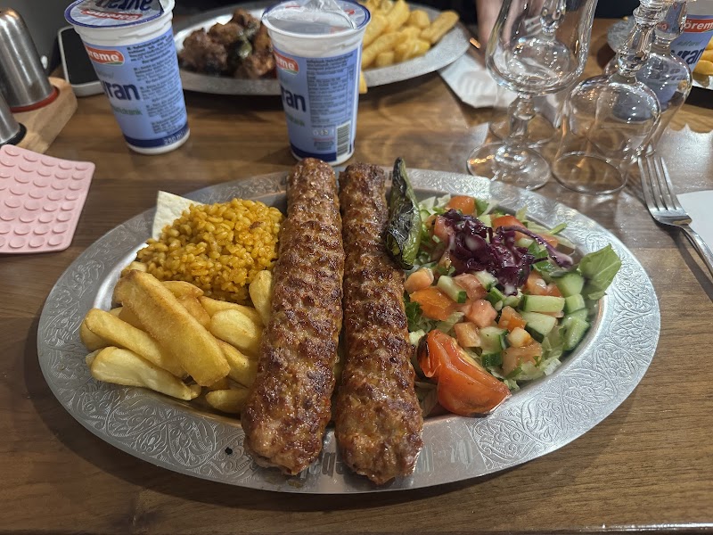 Restaurant Öz Maître Kebabier à Paris, France