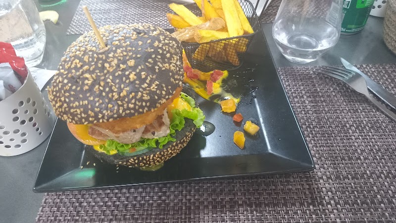Restaurant PAPILLES EN FOLY’S à La Seyne-sur-Mer, France — photo 2