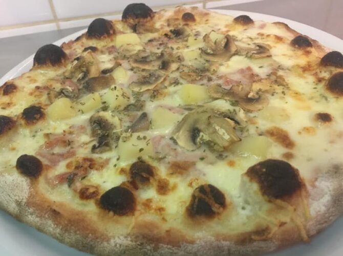 Restaurant Pizza du Bourg à Saint-Apollinaire, France