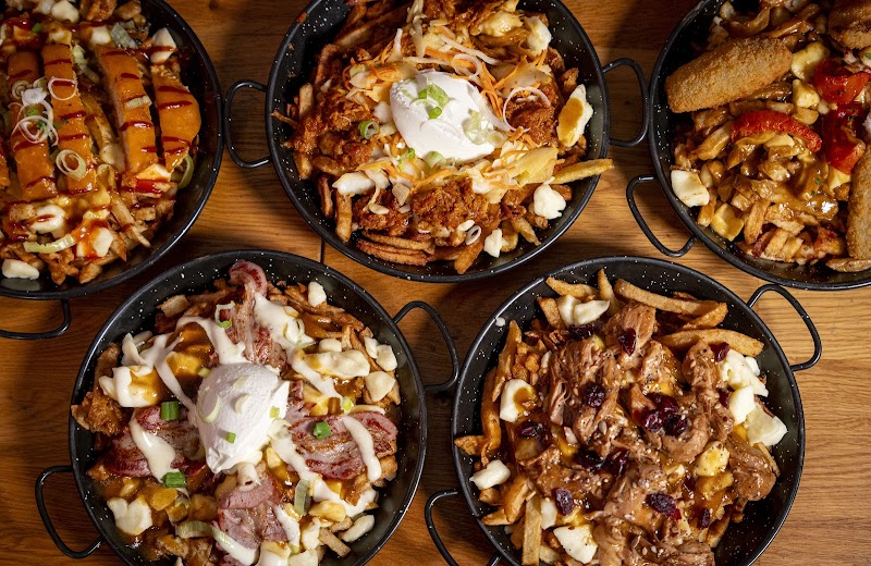 Restaurant POUTINEBROS à Rennes, France