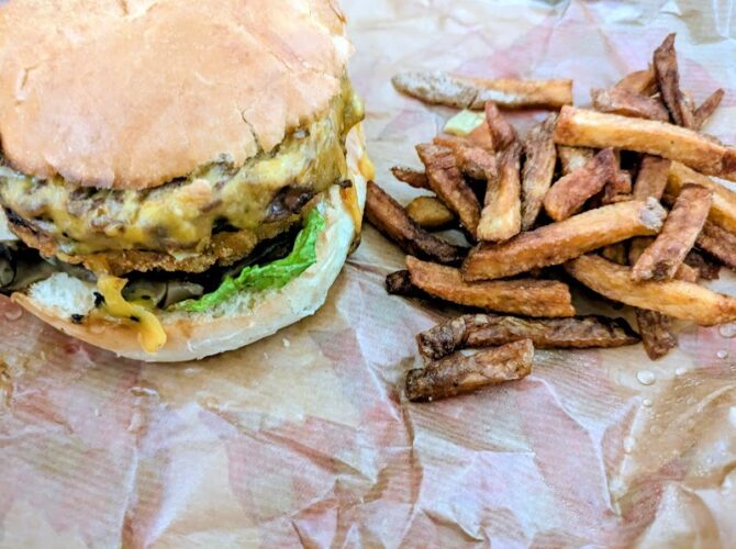 Restaurant POUTINEBROS à Tours, France