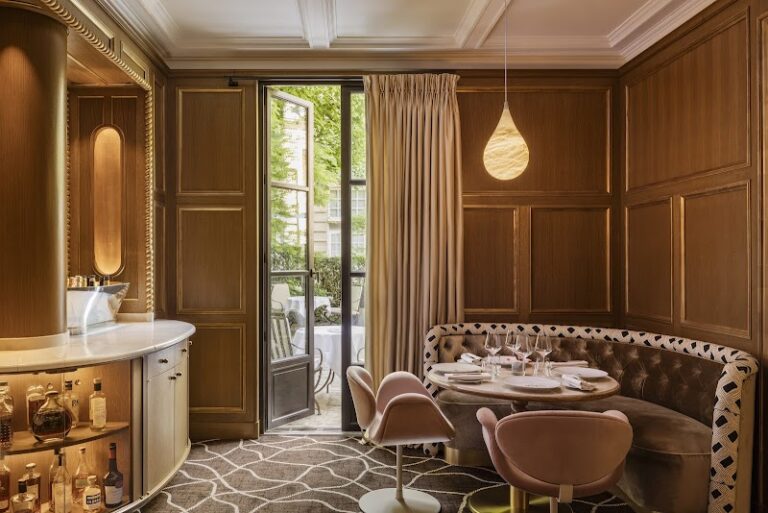 Restaurant Anne – Place des Vosges, le Pavillon de la Reine à Paris, France