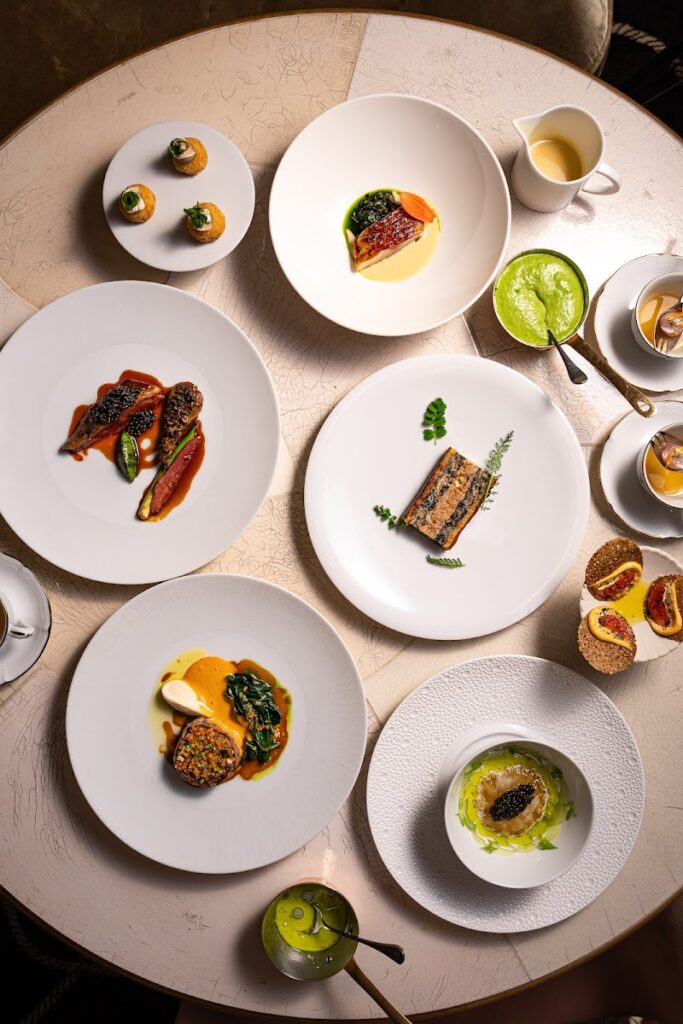 Restaurant Anne – Place des Vosges, le Pavillon de la Reine à Paris, France