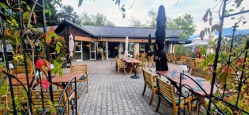 Restaurant du Lac de Carouge à Saint-Pierre-d'Albigny, France