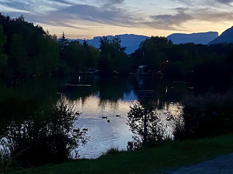 Restaurant du Lac de Carouge à Saint-Pierre-d'Albigny, France