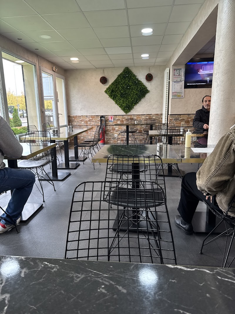 RESTAURANT GRILL YUSUF à Sainte-Geneviève-des-Bois, France