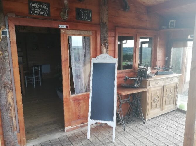 Restaurant l’auberge du petit chalet à Sainte-Thérence, France