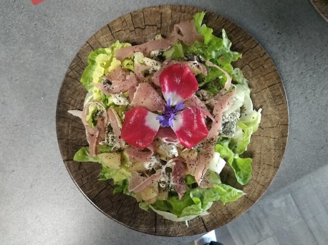 Restaurant l’auberge du petit chalet à Sainte-Thérence, France