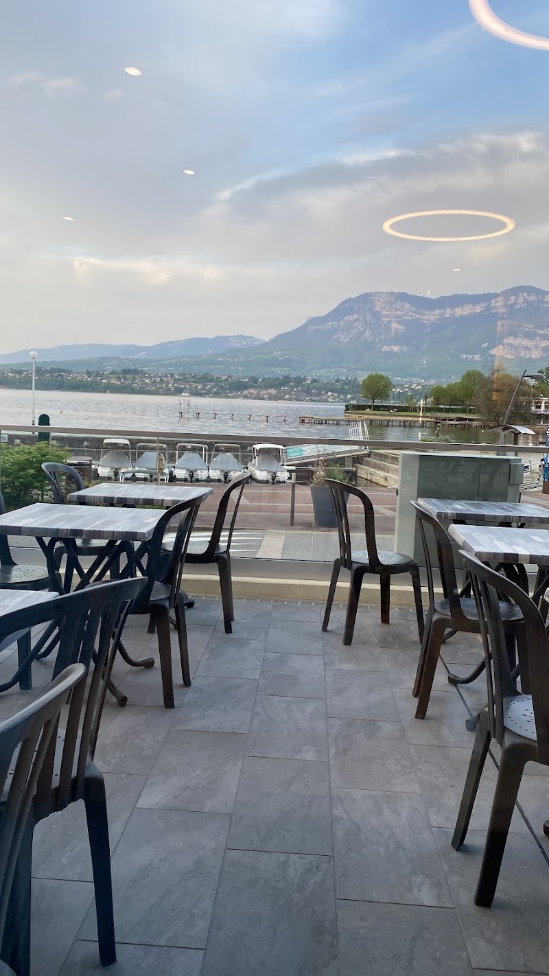 Restaurant Le Calypso à Le Bourget-du-Lac, France