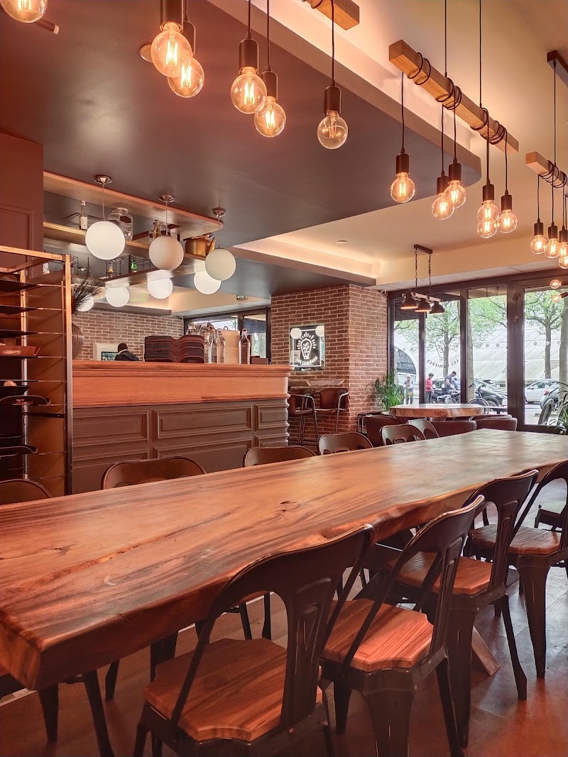 Restaurant les lumières à Champs-sur-Marne, France