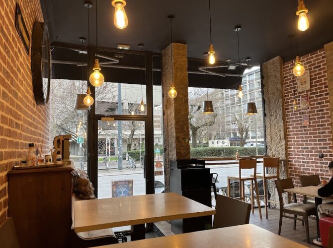 Restaurant Sista Place X Burgers&Bagels (brunch , breakfast lunch and diner) à Lyon, France