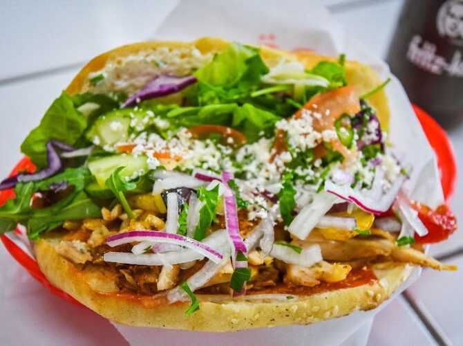 Restaurant Sürpriz – Berliner Kebab à Paris, France