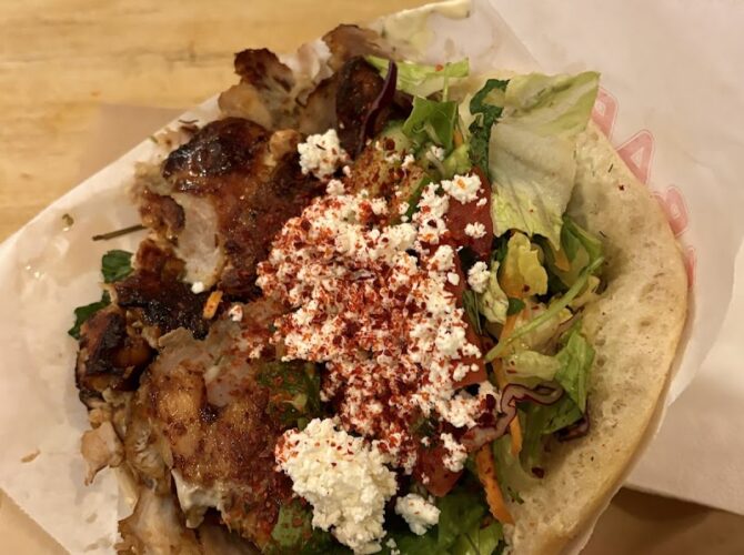 Restaurant Sürpriz – Berliner Kebab à Paris, France