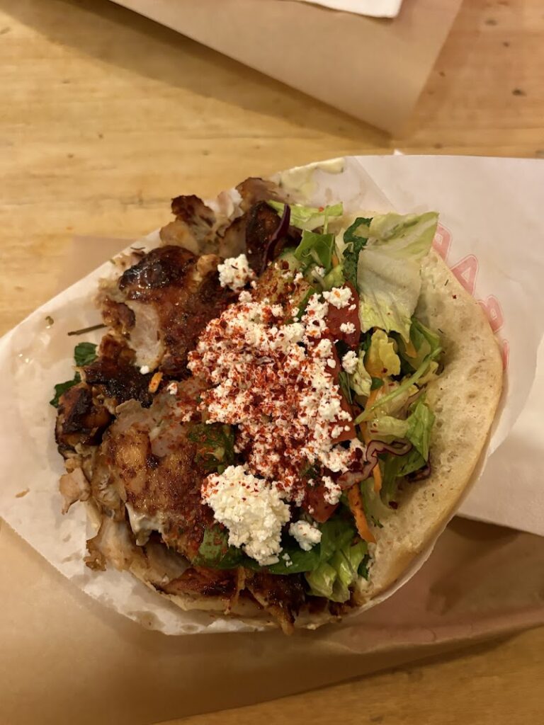Restaurant Sürpriz – Berliner Kebab à Paris, France
