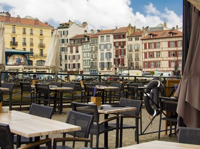 Restaurant Une Bouteille à la Nive à Bayonne, France