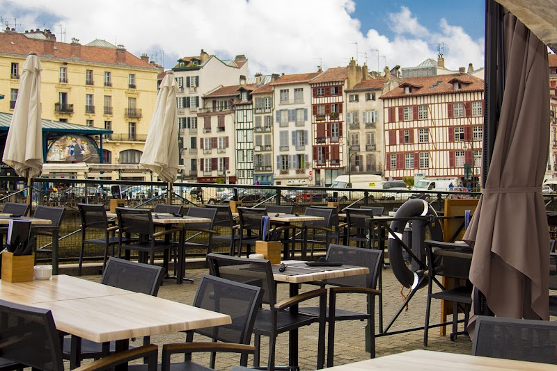 Restaurant Une Bouteille à la Nive à Bayonne, France