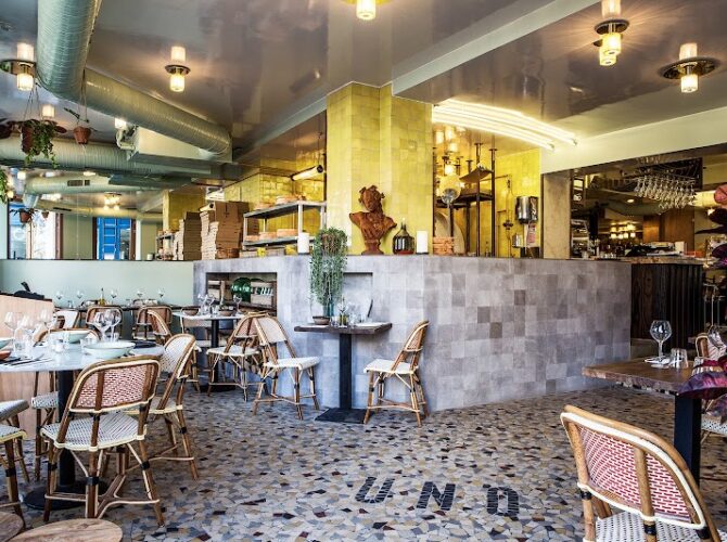 Restaurant Uno à Paris, France