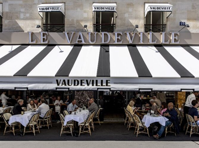 Restaurant Vaudeville à Paris, France