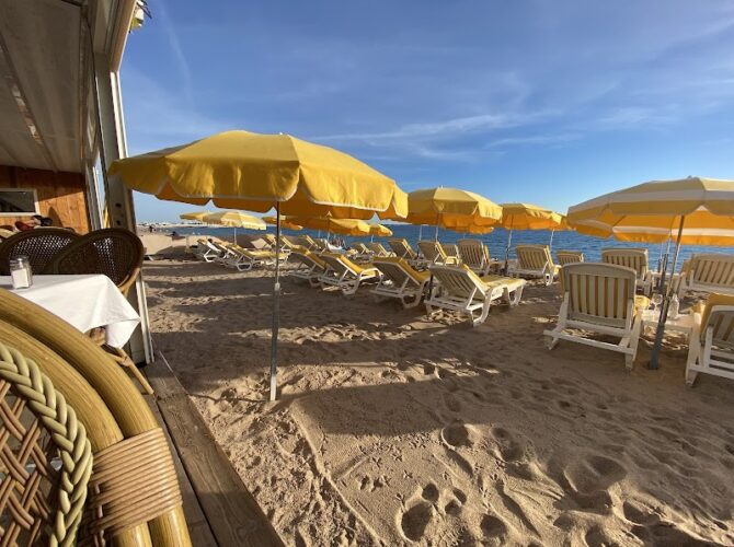 Waikiki – Restaurant Plage à Cannes, France