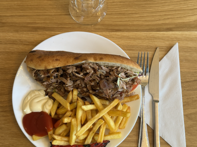 Restaurant YEK – Kebab Parisien à Paris, France