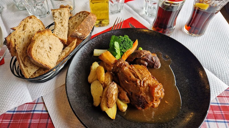 Zuem Stadtwappe Restaurant à Strasbourg, France — photo 2