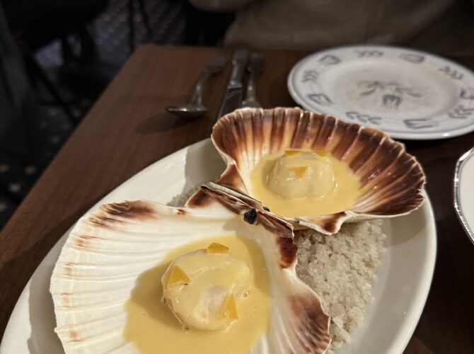 Restaurant 19 SAINT ROCH. à Paris, France