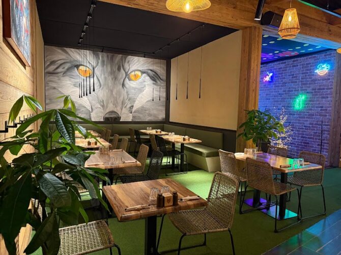 4’47 Restaurant bar lounge à Doussard, France