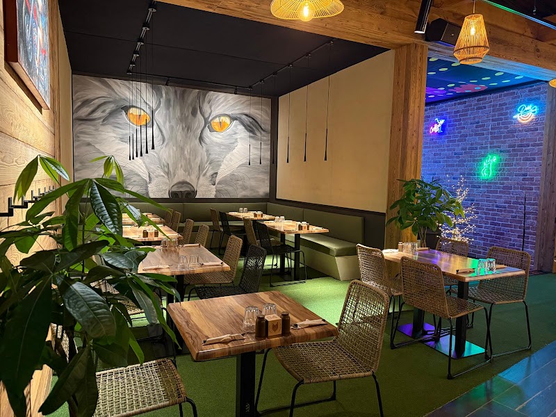 4’47 Restaurant bar lounge à Doussard, France