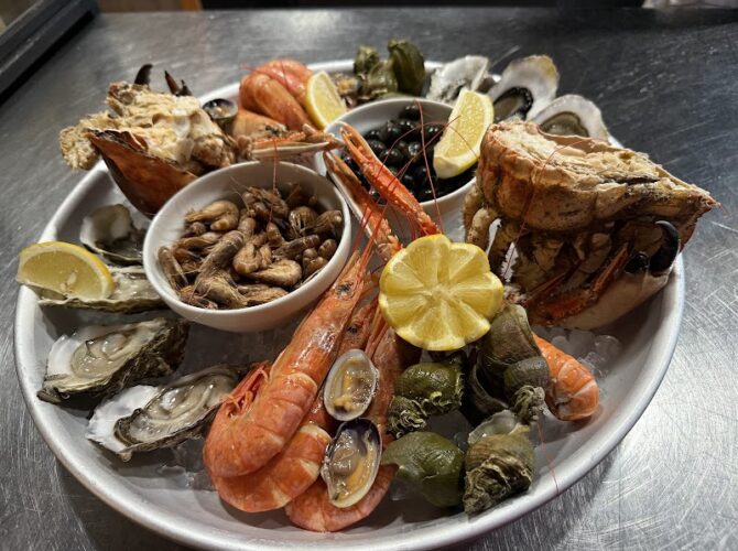 4’47 Restaurant bar lounge à Doussard, France