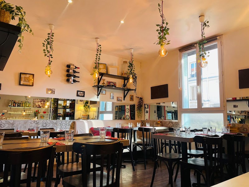 Restaurant À Côté du… 82 à Montrouge, France