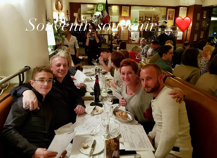 Restaurant À la Biche au Bois à Paris, France